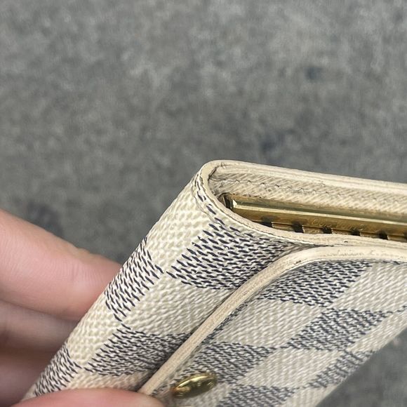 LOUIS VUITTON Damier Azur 6 Ring Key Holder - Picture 7 of 12